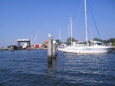 Fehmarnsund-Hafen-vom-Wasser